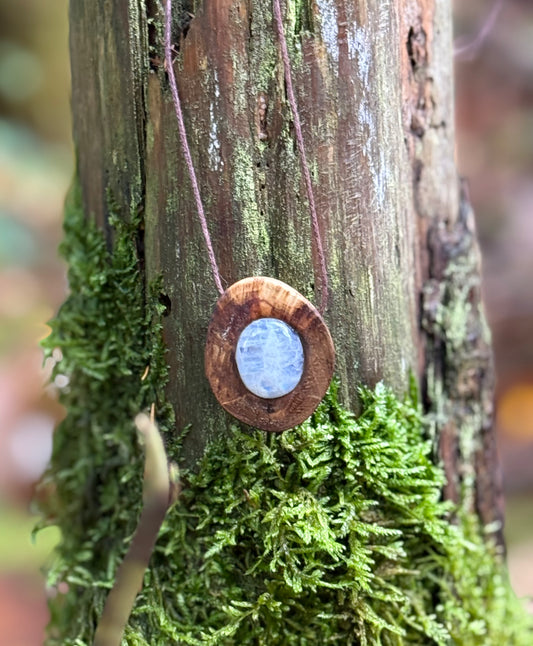 Baumperlenkette aus Erle mit Mondstein