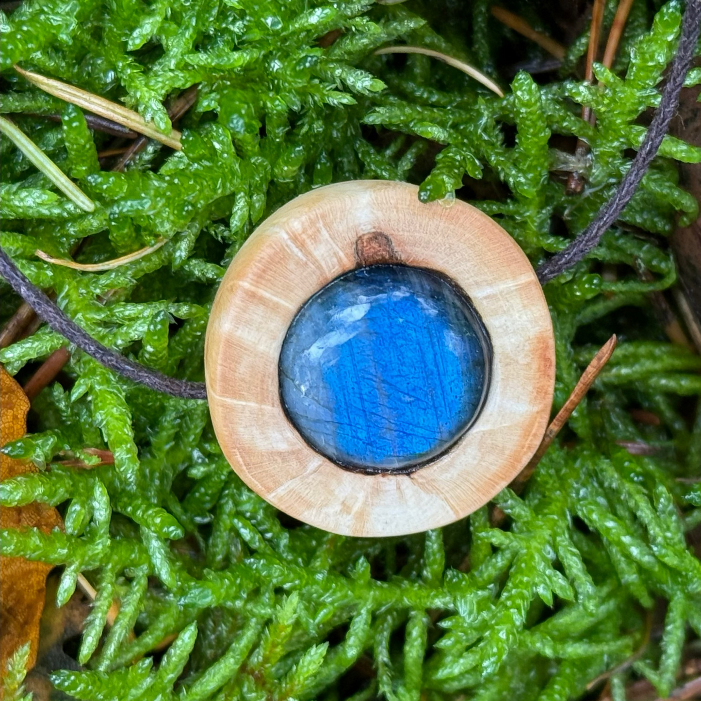 Baumperlenkette aus Eiche mit Labradorit