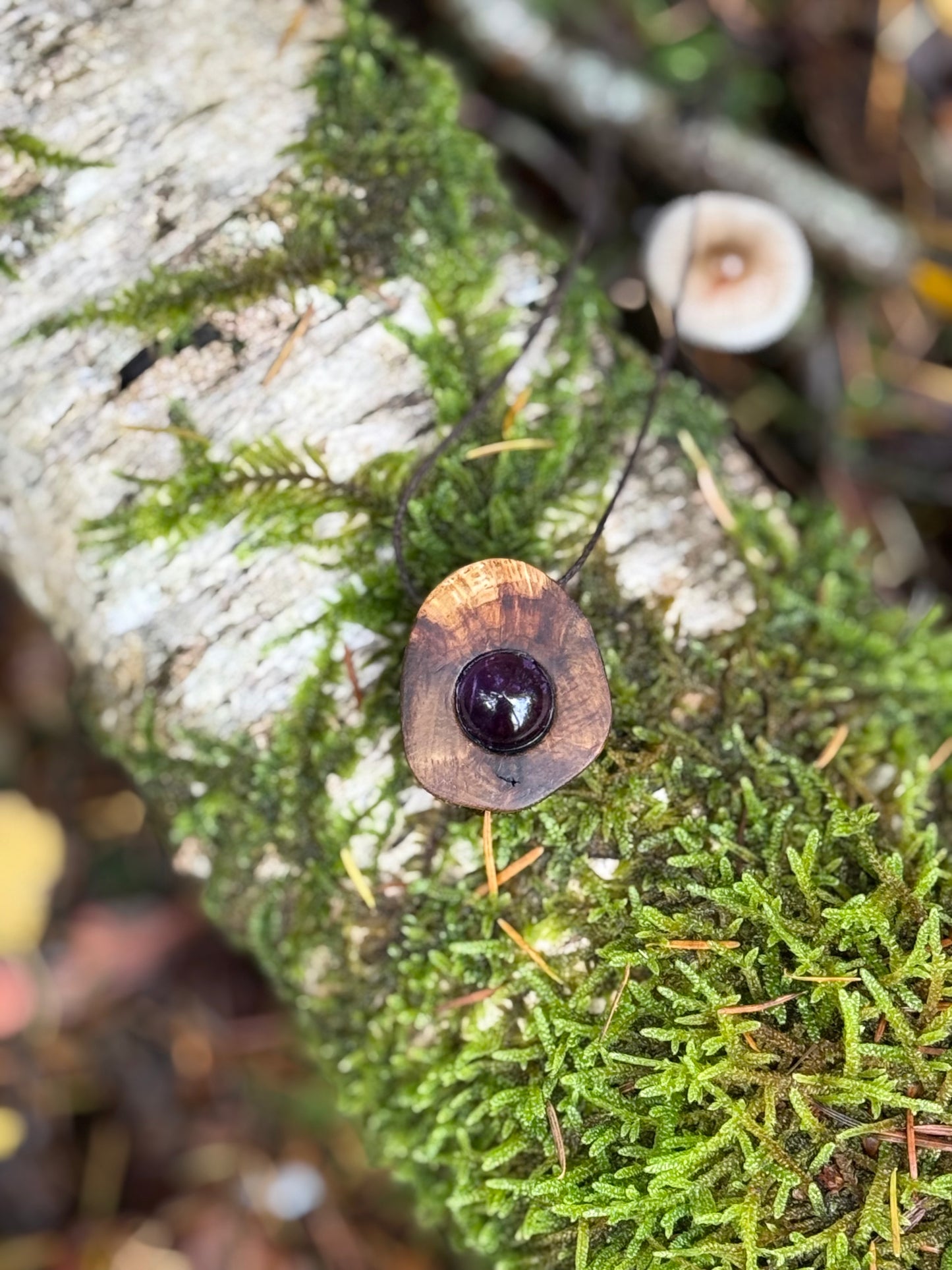 Baumperlenkette aus Erle mit Amethyst