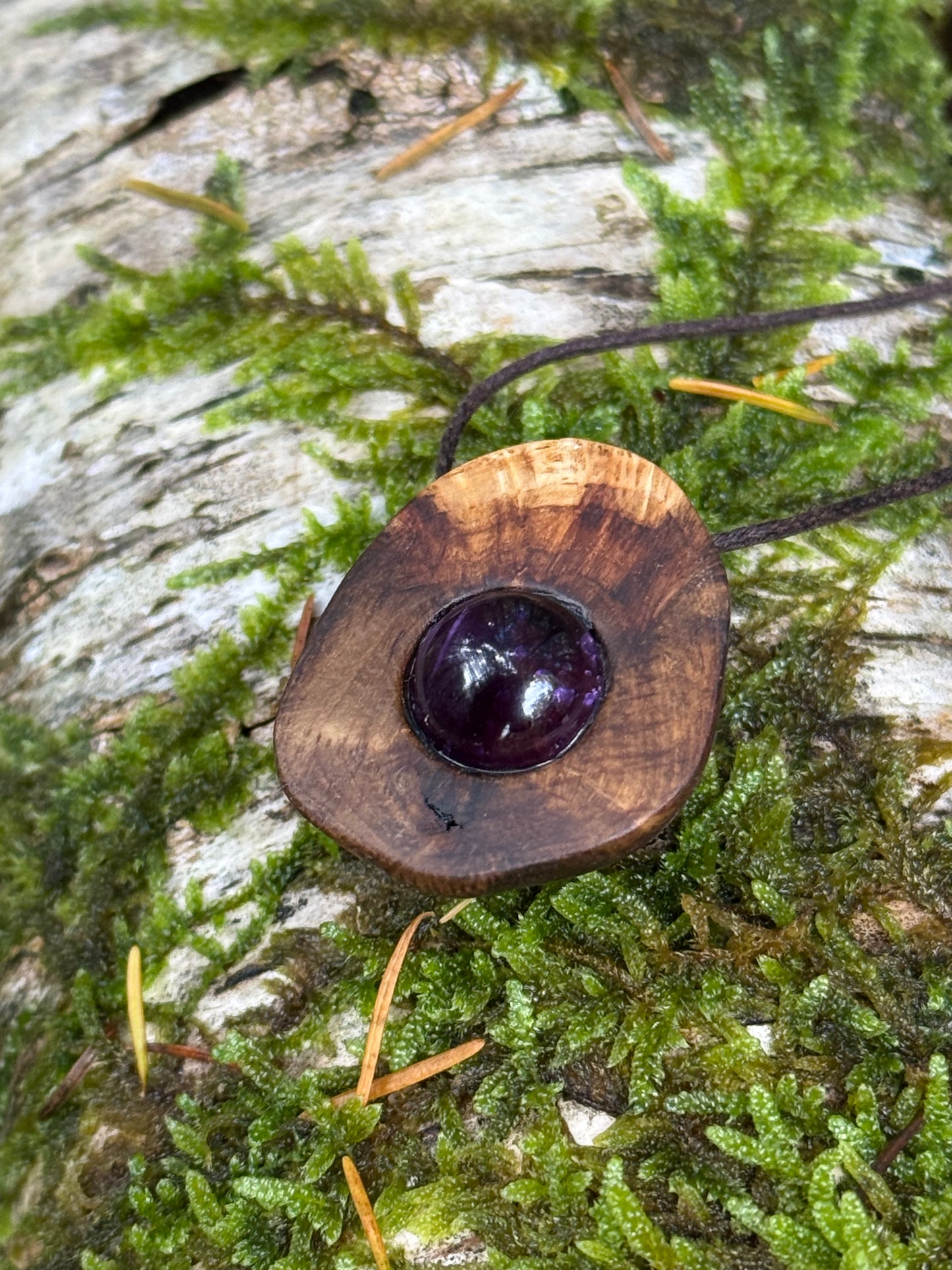 Baumperlenkette aus Erle mit Amethyst