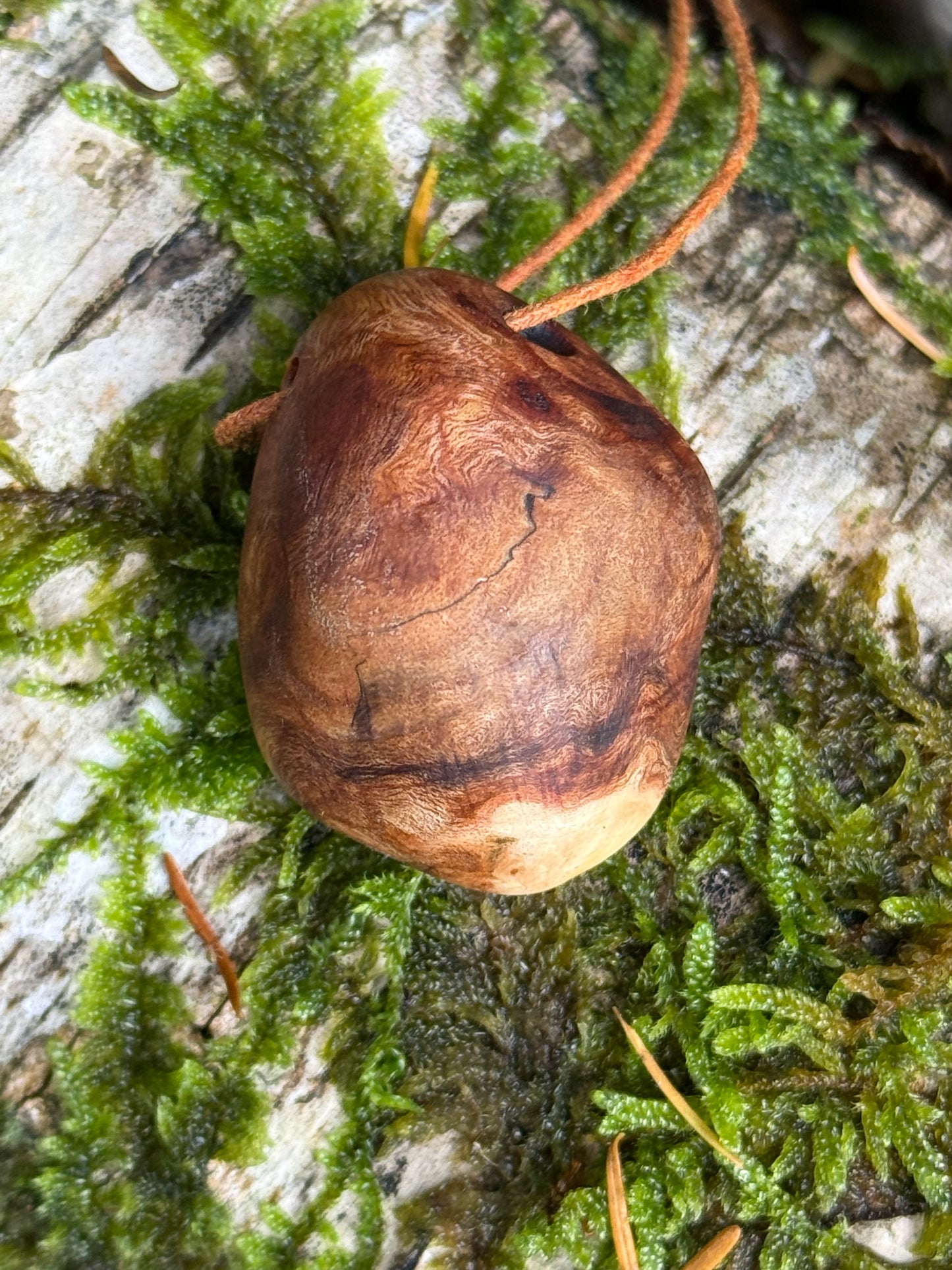 Baumperlenkette aus Eiche mit Mondstein