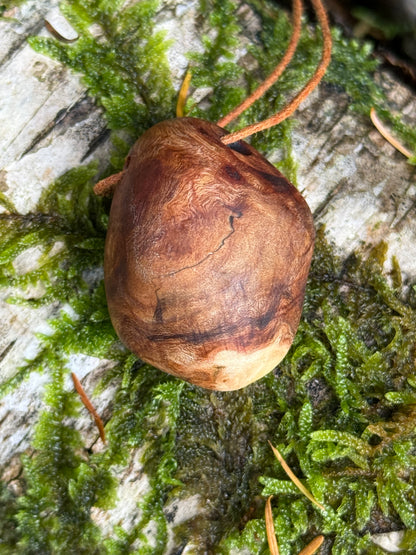 Baumperlenkette aus Eiche mit Mondstein