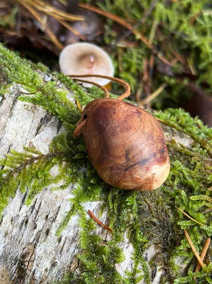Baumperlenkette aus Eiche mit Mondstein
