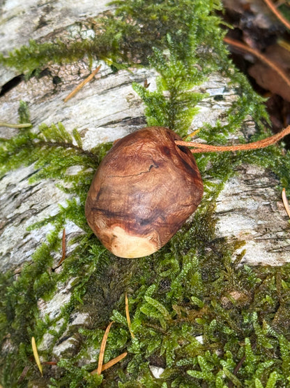 Baumperlenkette aus Eiche mit Mondstein