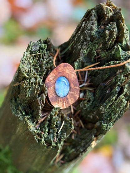 Baumperlenkette aus Eiche mit Mondstein
