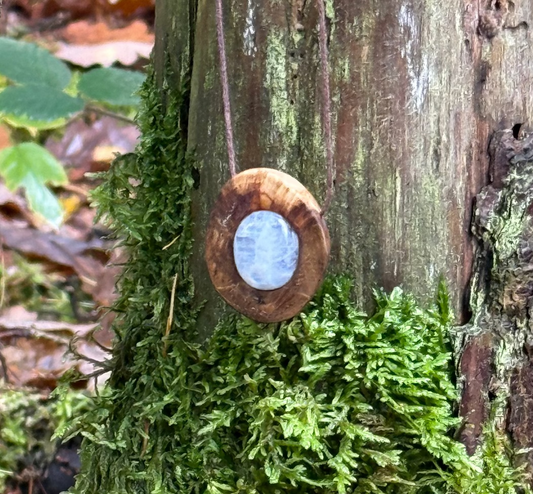 Baumperlenkette aus Erle mit Mondstein