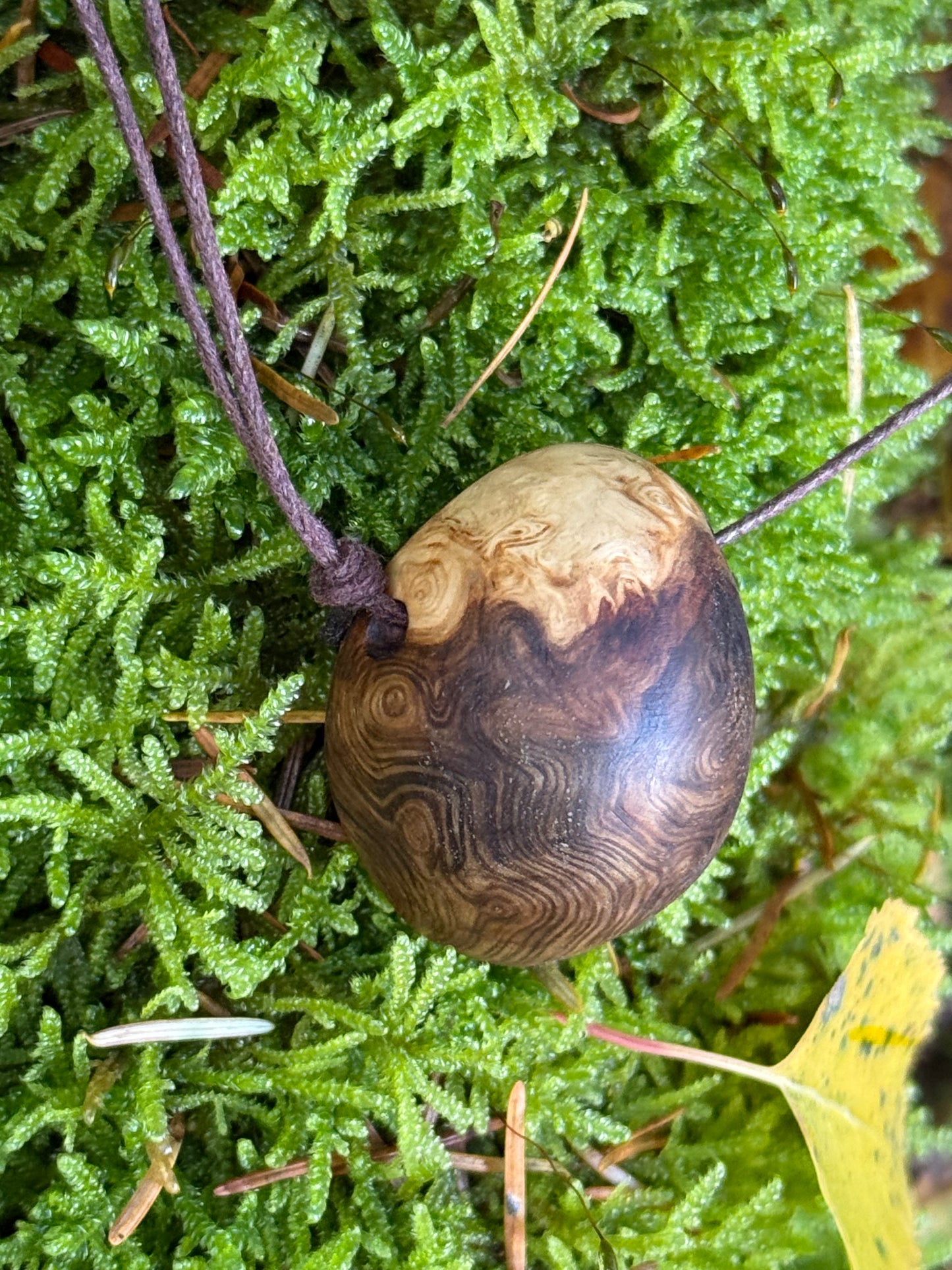 Baumperlenkette aus Erle mit Mondstein